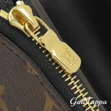 Louis Vuitton dreifach gefaltetes Portemonnaie LOUIS VUITTON Portefeuille Zoe Monogram Canvas Monogram Giant Reverse, goldfarbene Hardware, kompakt, M80725