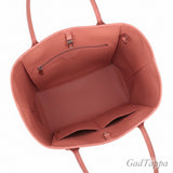 Louis Vuitton Neverfull MM Mona Lisa Da Vinci Masters Collection Monogram Certy Lieder a Mohnbléieblat-Faarf, Schëller- an Tragtäsch. Louis Vuitton Schëllertäsch, Dammenhandtäsch, Täsch, Mark.