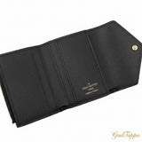 Louis Vuitton dreifach gefaltetes Portemonnaie LOUIS VUITTON Portefeuille Zoe Monogram Canvas Monogram Giant Reverse, goldfarbene Hardware, kompakt, M80725