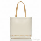 Fondation Louis Vuitton tote bag 2000000020358 Canvas Zipper Bag for women, white - Pre-owned